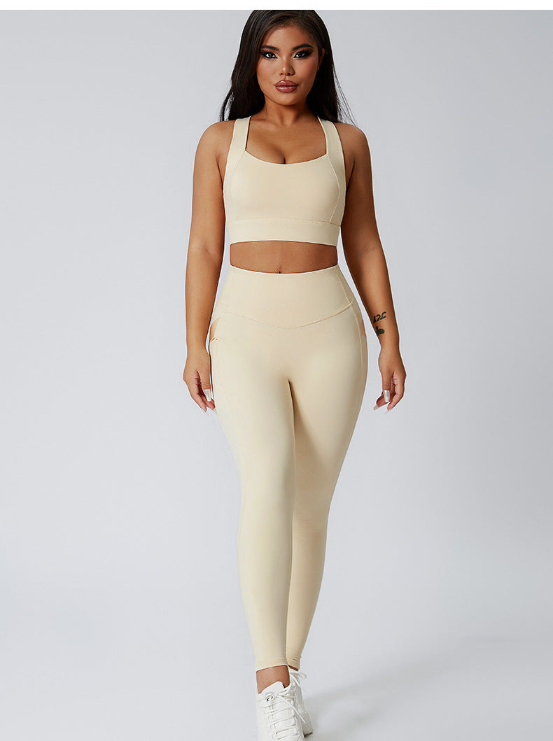Tight-Fitting Yoga Set for Women – 2-Piece Seamless Gym Sportswear